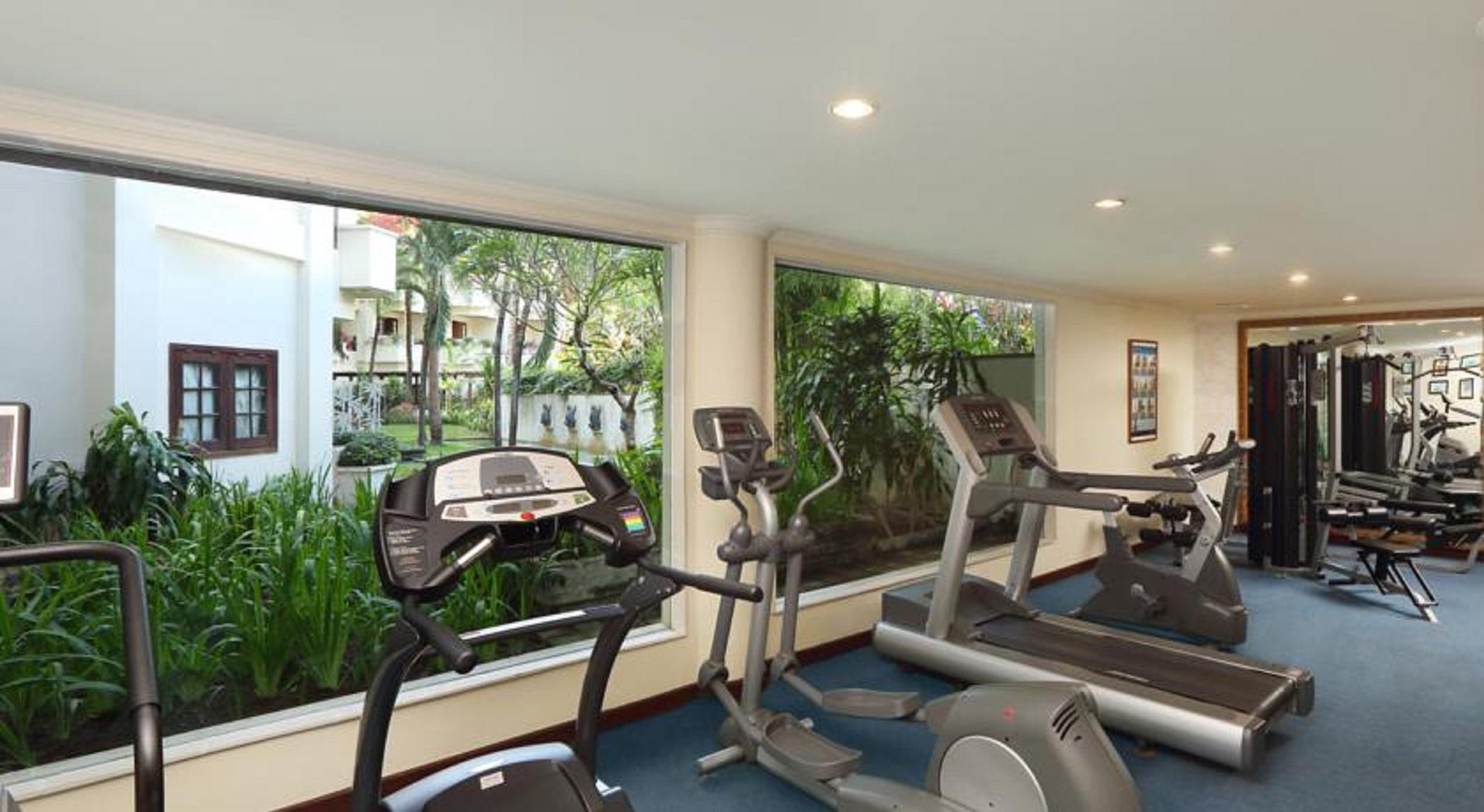 Grand Mirage Resort & Thalasso Bali นูซาดูอา ภายนอก รูปภาพ The gym at the hotel