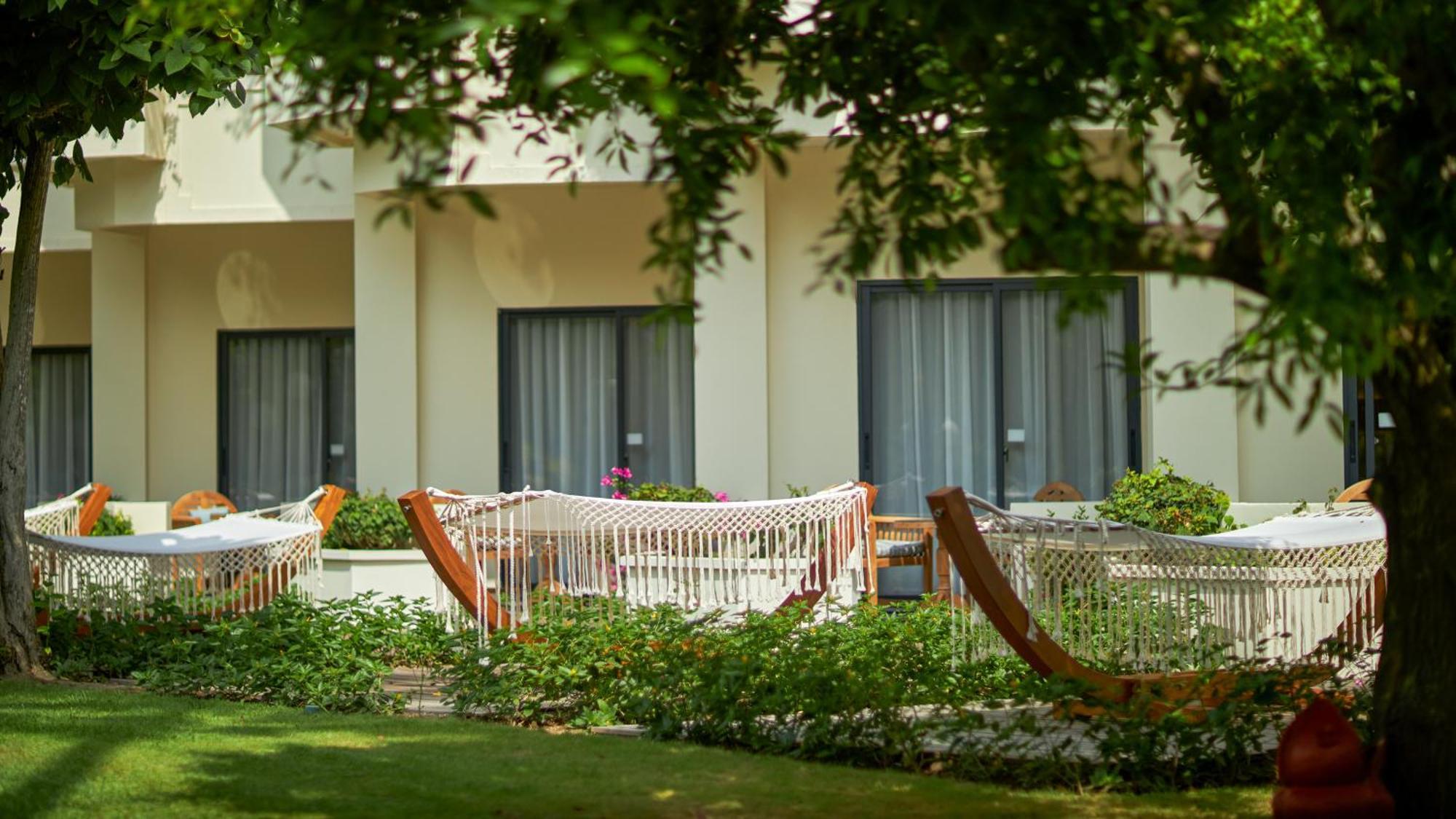 Grand Mirage Resort & Thalasso Bali นูซาดูอา ภายนอก รูปภาพ The hotel's garden
