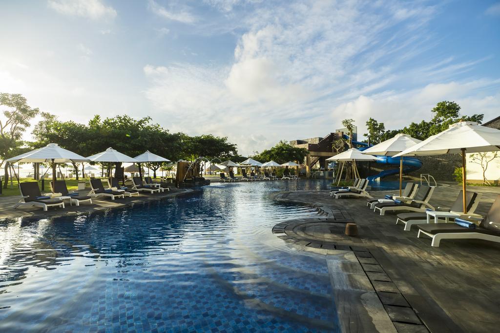 Grand Mirage Resort & Thalasso Bali นูซาดูอา ภายนอก รูปภาพ The pool at the resort