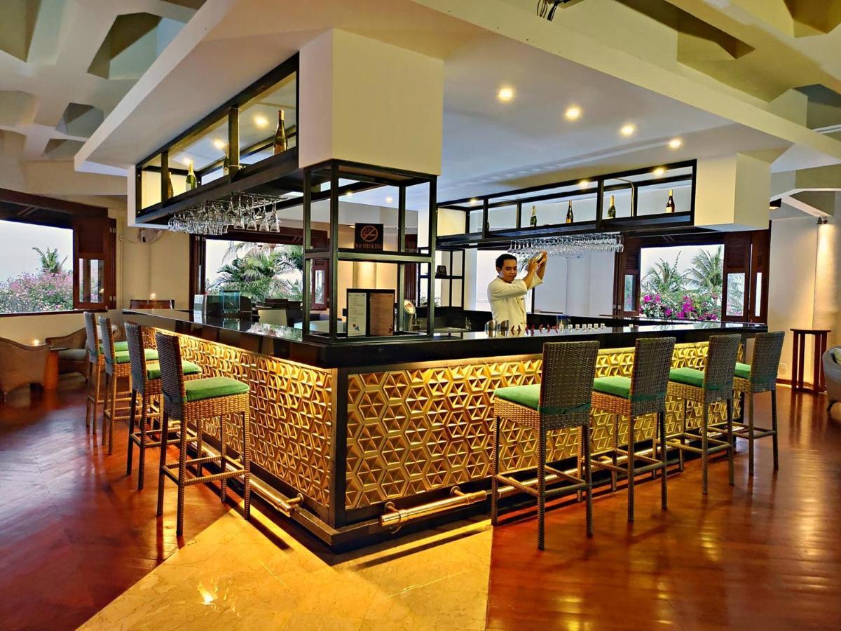 Grand Mirage Resort & Thalasso Bali นูซาดูอา ภายนอก รูปภาพ The bar at the hotel