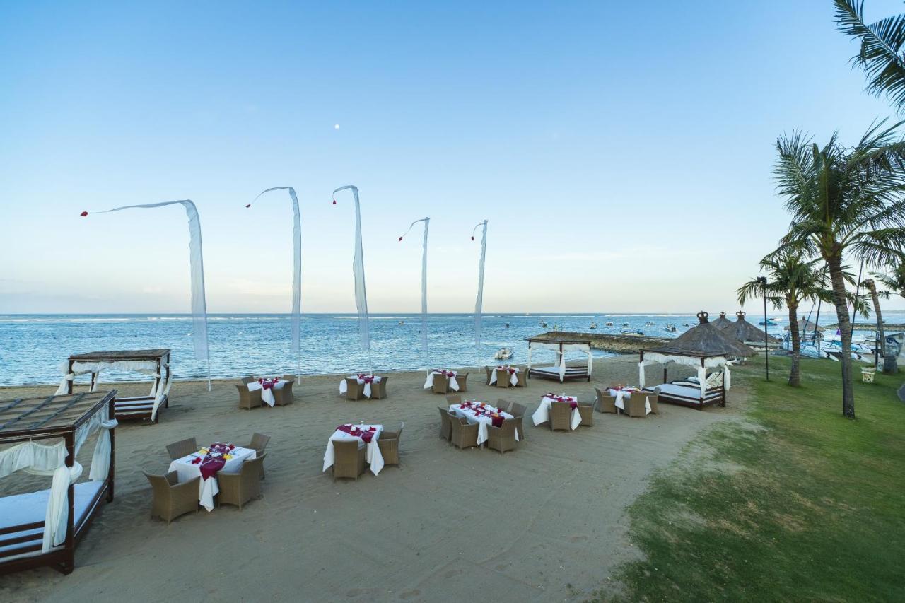 Grand Mirage Resort & Thalasso Bali นูซาดูอา ภายนอก รูปภาพ Beachfront at the hotel